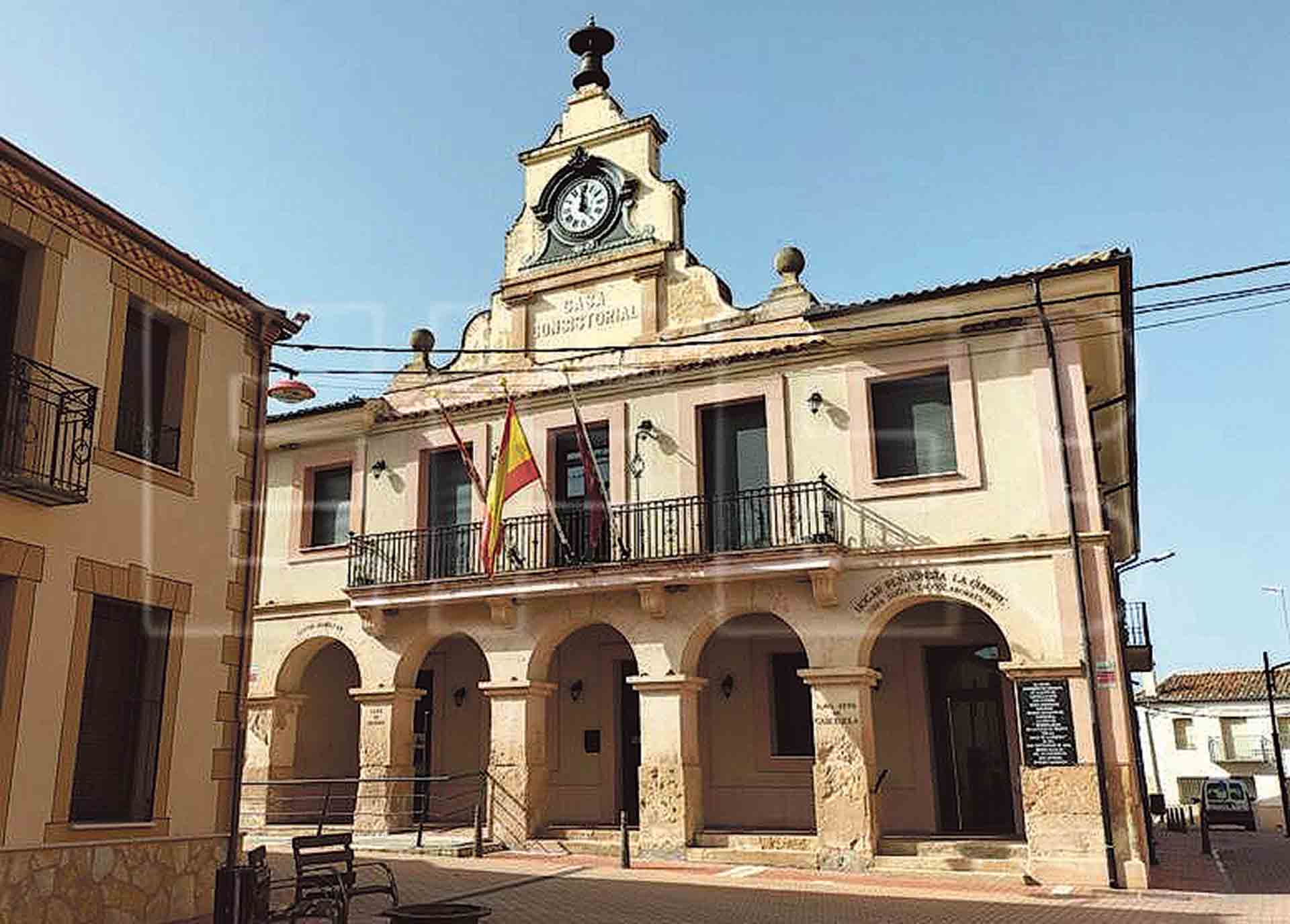 Fachada del Ayuntamiento de Cabezuela.