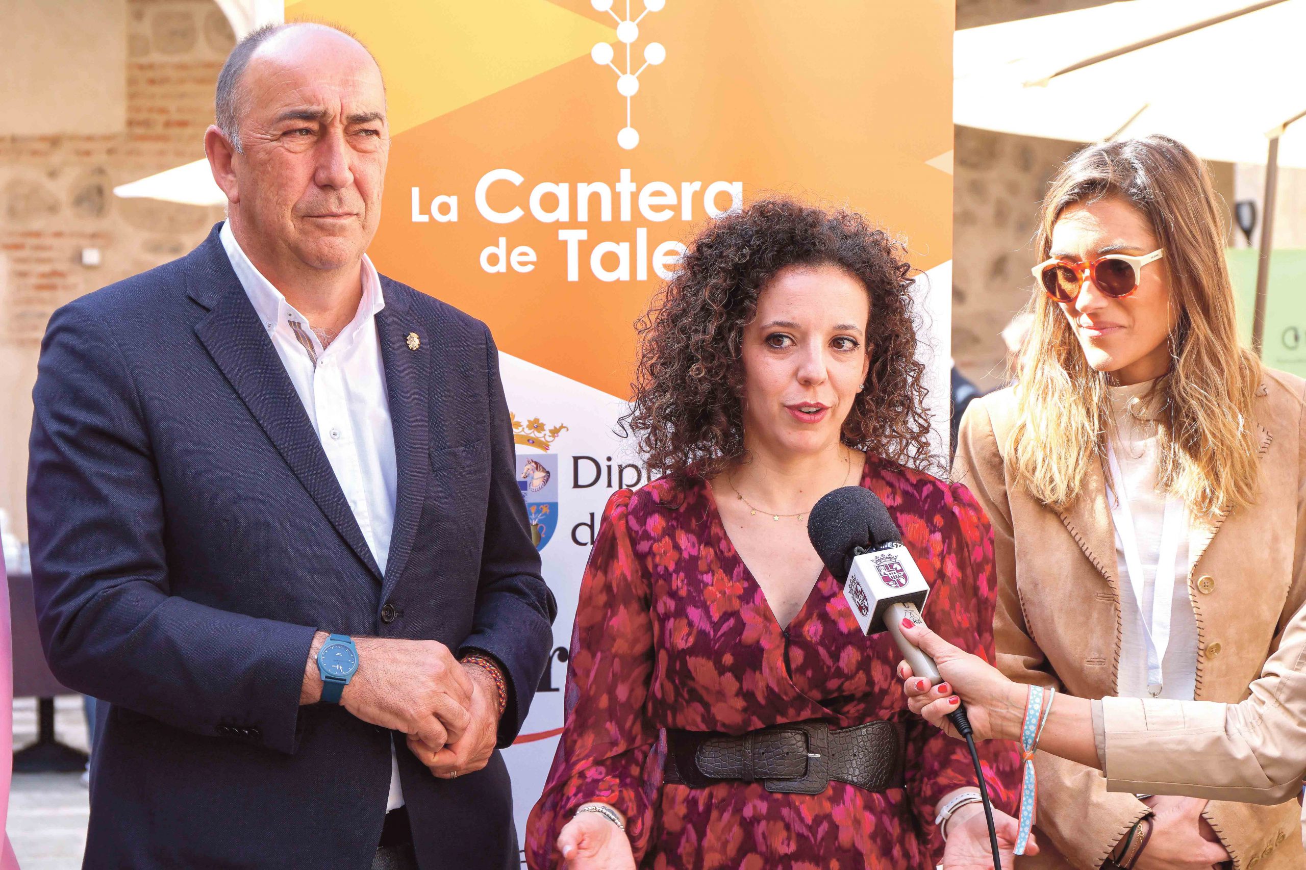 El presidente de la Diputación, Miguel Ángel de Vicente; la diputada de Empleo, Promoción Provincial y Sostenibilidad, Noemí Otero, y la presidenta de la Cámara de Comercio, María José Tapia. / E. A.