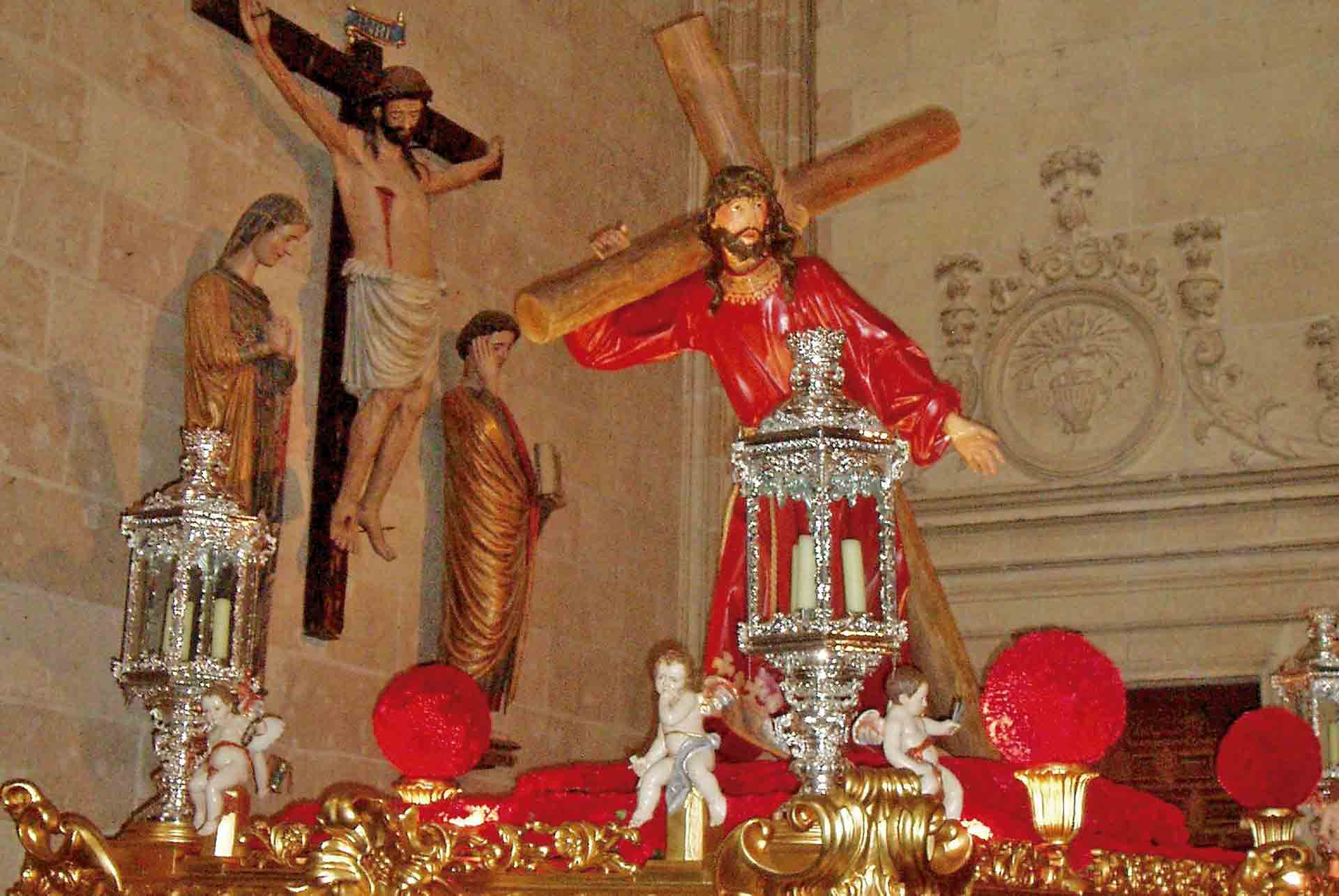 Jesús Nazareno con la Cruz a Cuestas. Escultura de José Quixal.
