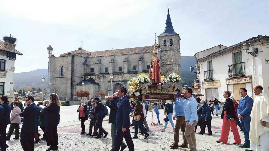 La Feria del Ganado Vacuno reúne a 16 ganaderías y 3.500 personas 3 web Procesion