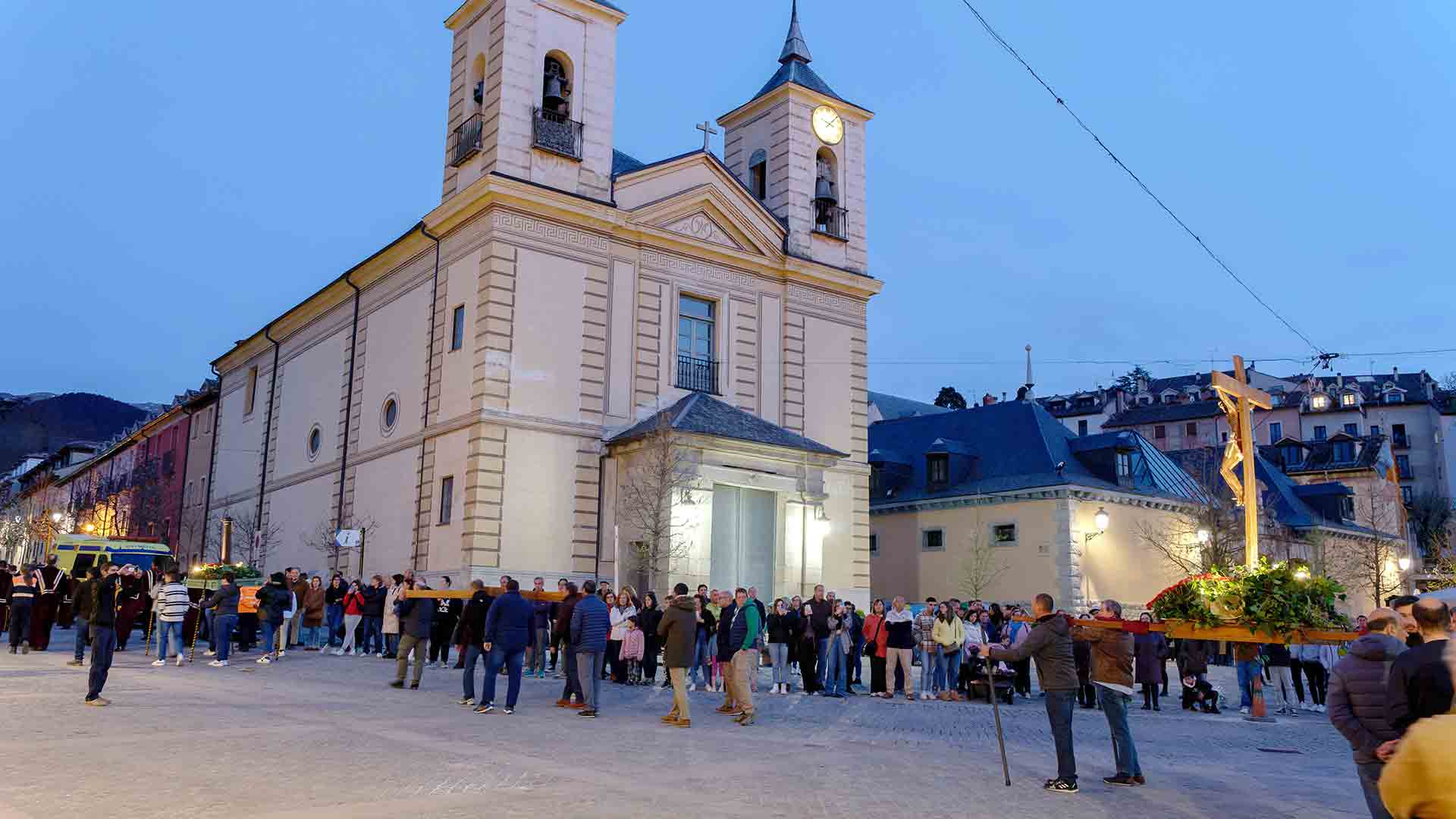 Un momento de la celebración del Miércoles Santo en la plaza de los Dolores de La Granja. / Francisco Sánchez