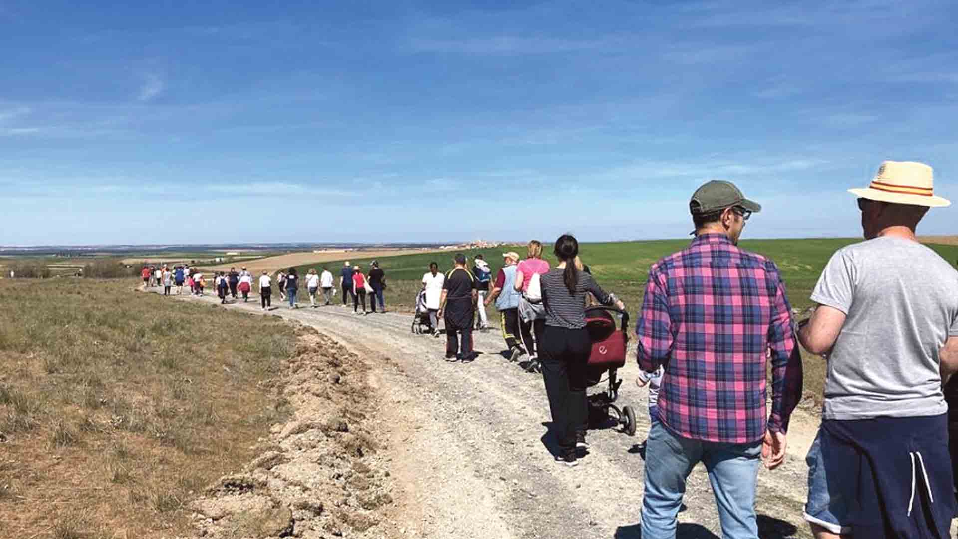 Los participantes en la marcha popular, la mañana del Sábado Santo. / E. A.