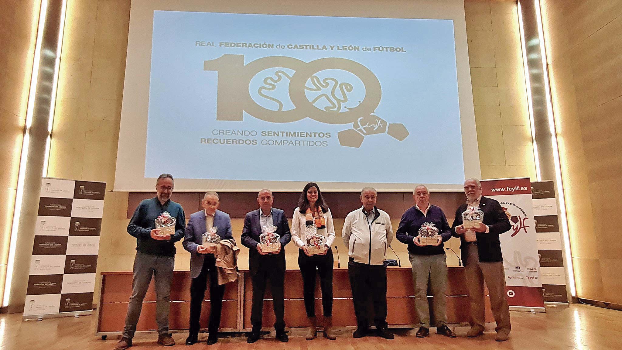 Los participantes en la mesa redonda. / J.M.-G. SEGOVIANA