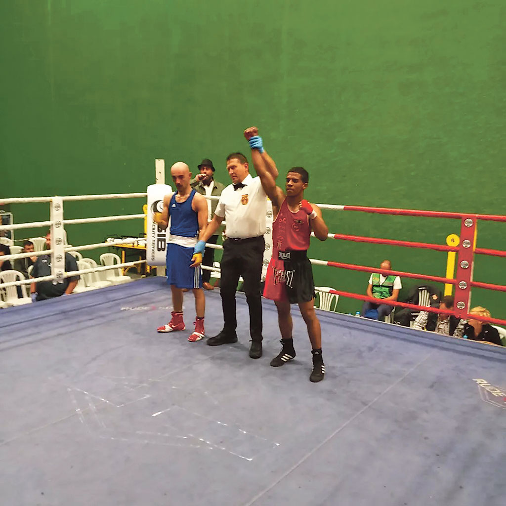 El árbitro señala como vencedor a Marconis Rosario./ E.A.