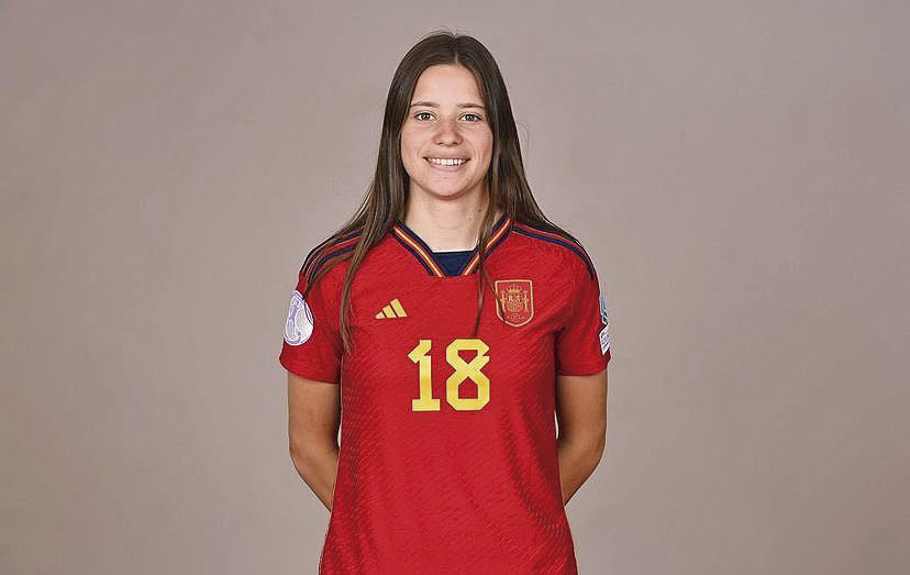 Cristina Redondo, con la camiseta de la Selección./ E.A.
