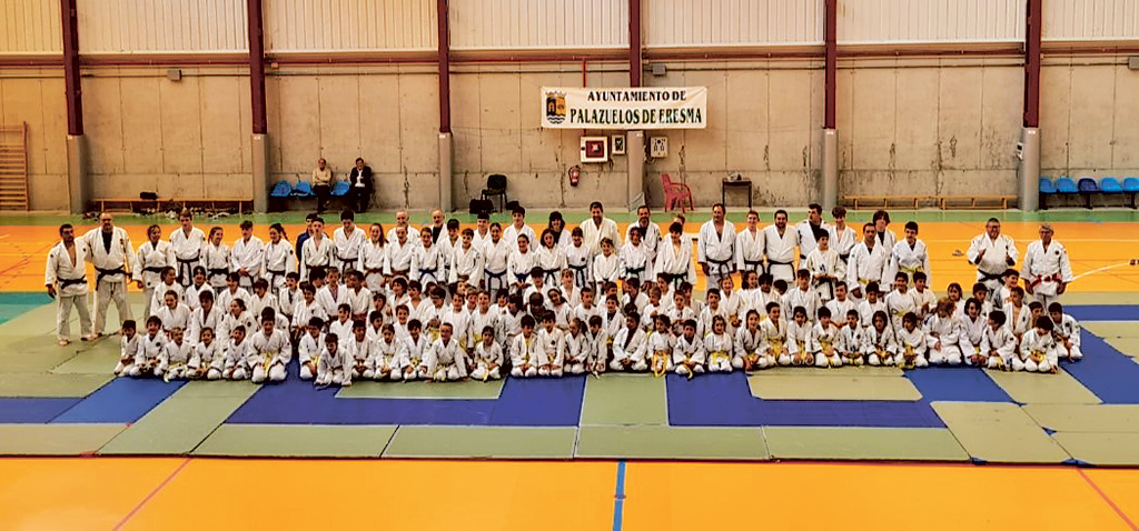 Foto de familia de los participantes en la jornada final con la que el CD Judo Segovia echó el cierre a la temporada. / EL ADELANTADO
