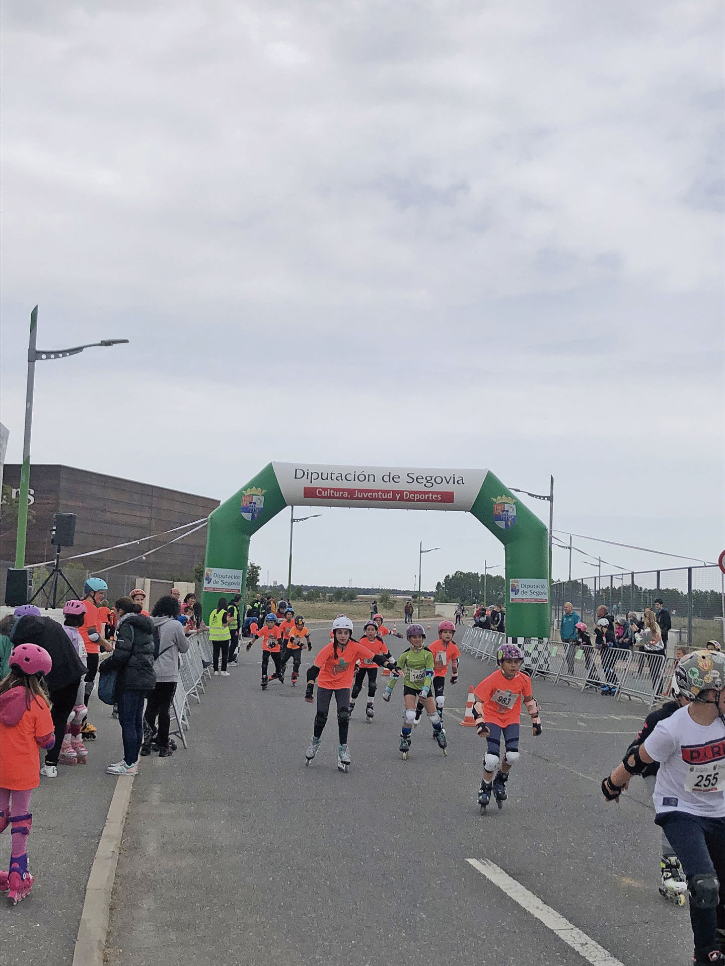 Los patinadores, en el polígono de Valverde del Majano./ DIPUTACIÓN