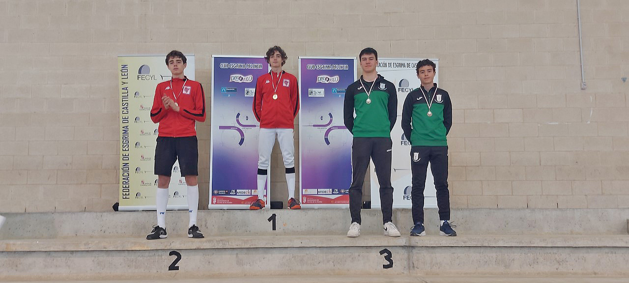 Podio de la categoría M-17. / E.A.