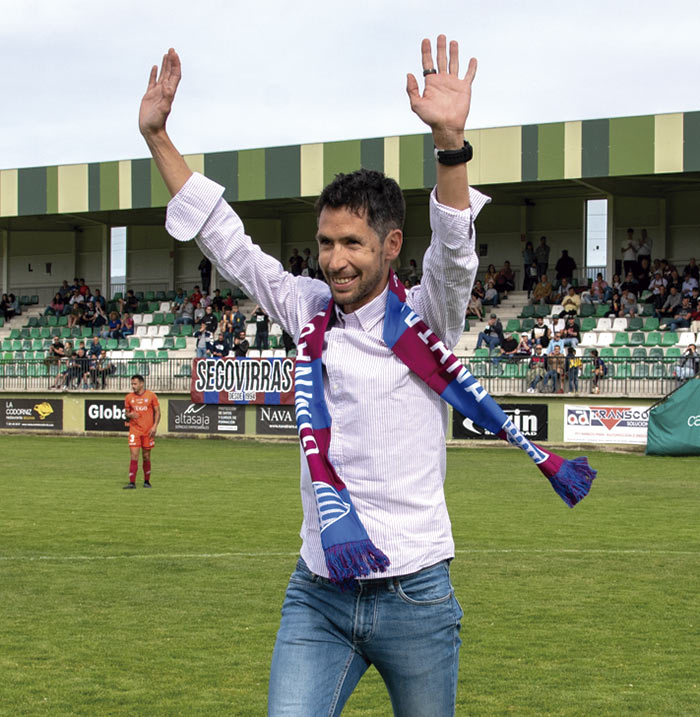 Javi Guerra, homenajeado por la Segoviana. / LUIS HORCAJADA