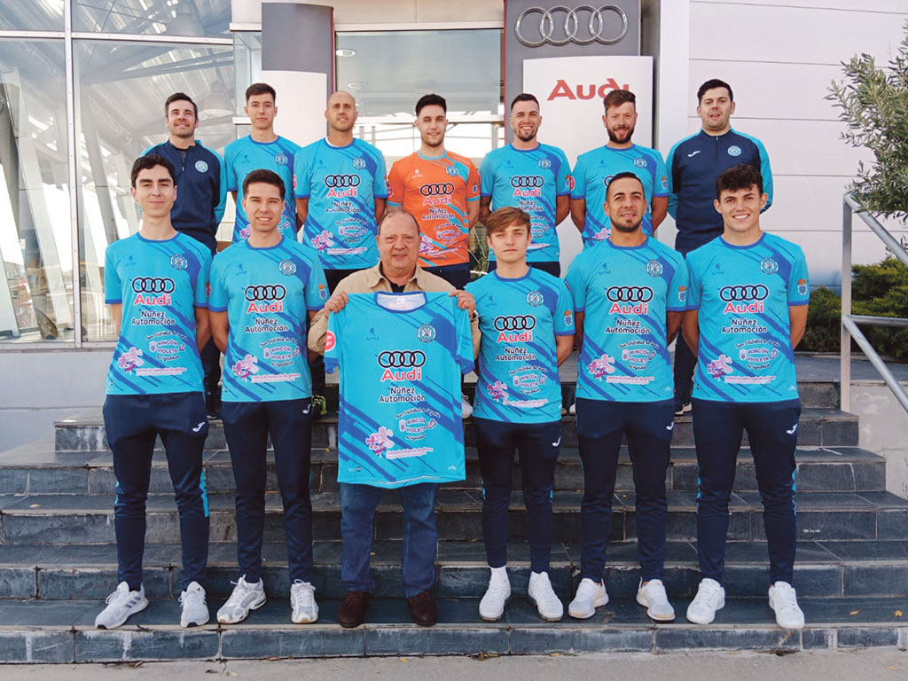 El equipo de San Cristóbal, en la visita a Audi Núñez Automoción. / E.A.