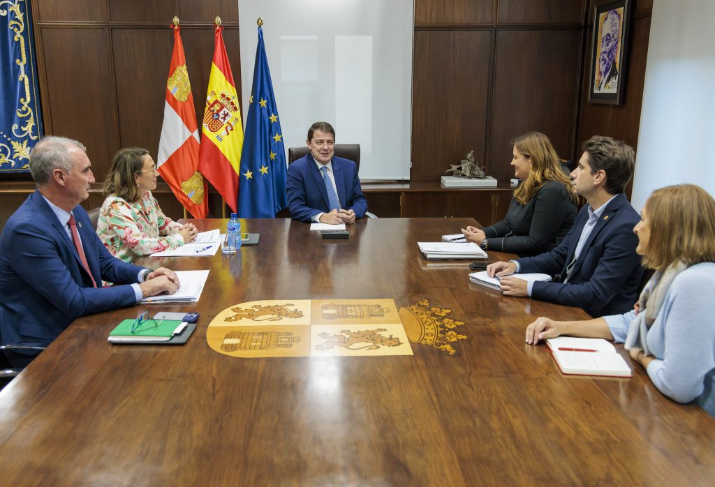 Cobra fuerza la postura de construir la nueva estación de autobuses en el actual emplazamiento del Velódromo 3 2022 10 17 Imagen de la reunion1