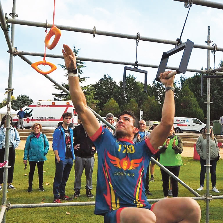 El segoviano Juan Manuel Herrero, en diferentes obstáculos dentro de la disputa de una prueba./ E.A.