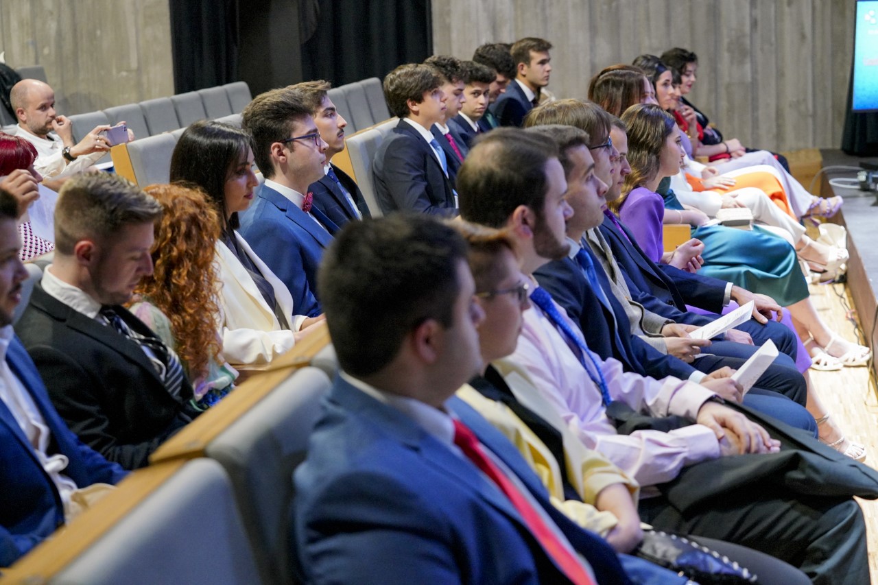 8 3 GRADUACION DEL GRADO DE INGENIERIA DE INFORMATICA CAMPUS UVA Miguel Angel Fernandez 7