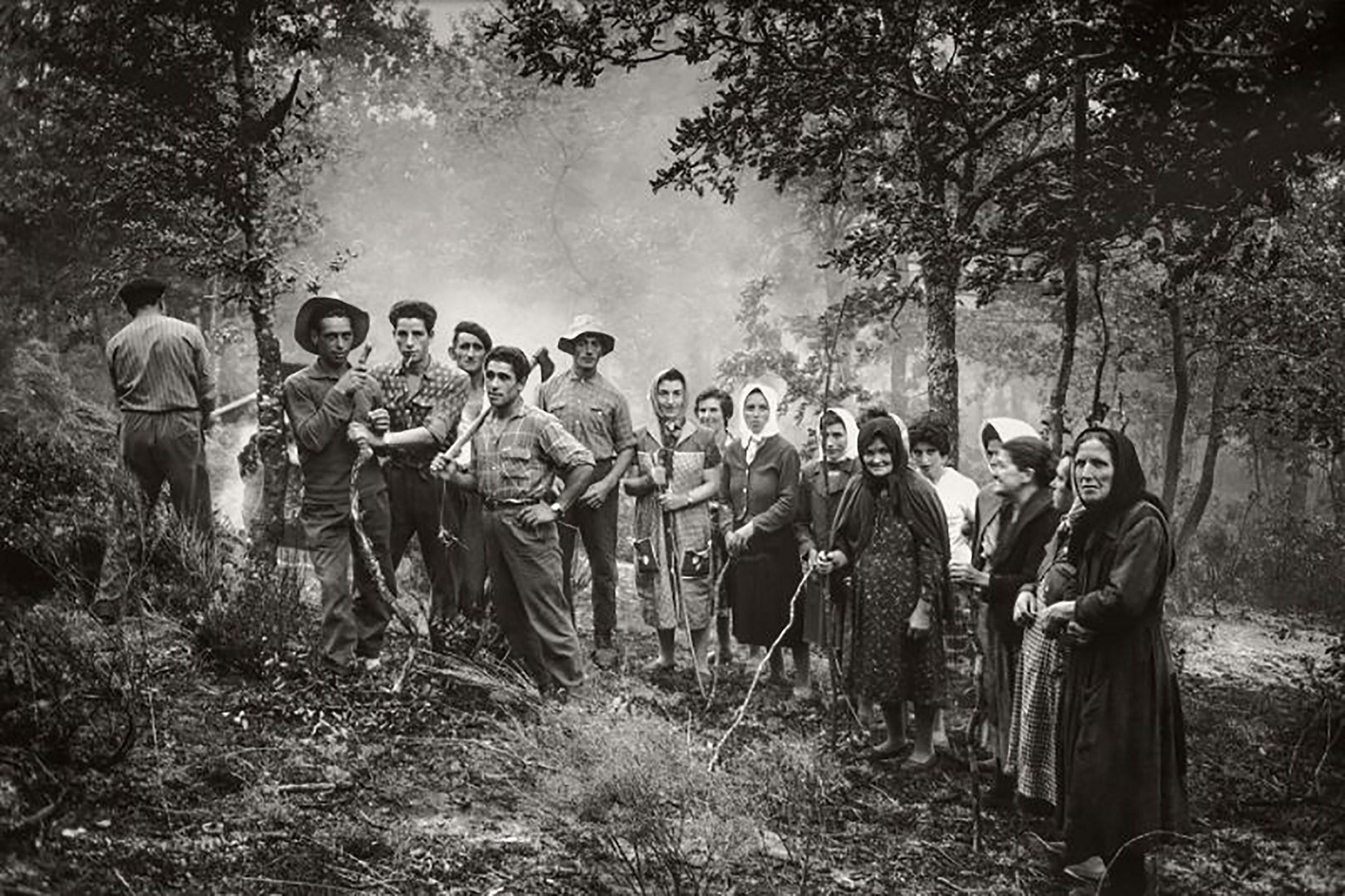 “A Huebra limpiando el monte”, una imagen de 1962, obra de la etnógrafa que da nombre al concurso.