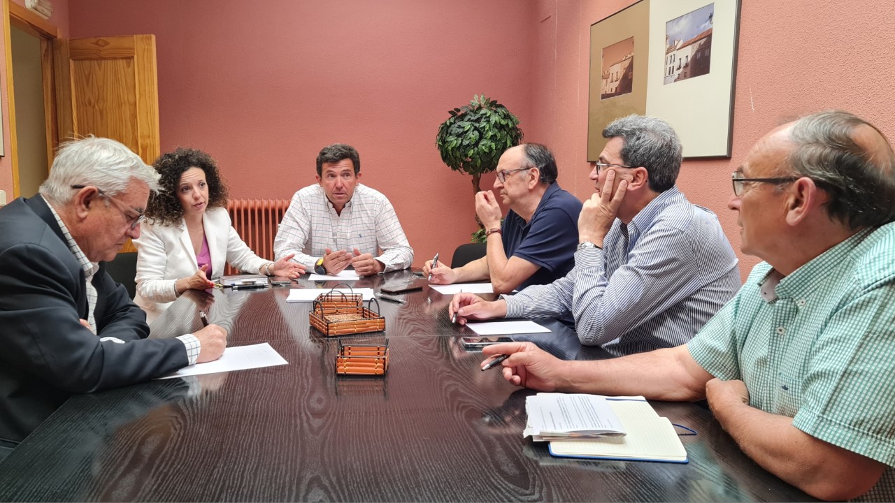 Otero y Carretero se reúnen con miembros de APIC.