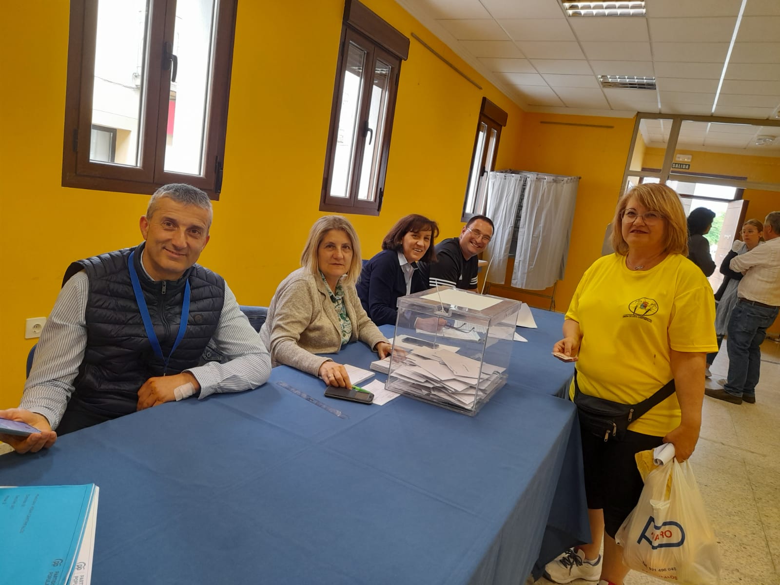 Imagen de una de las dos mesas de votación en Cantimpalos.