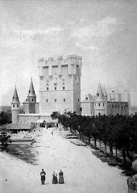 Uno de los paseos arbolados, en fotografía de E. K. Goyeneche. Ca. 1890.