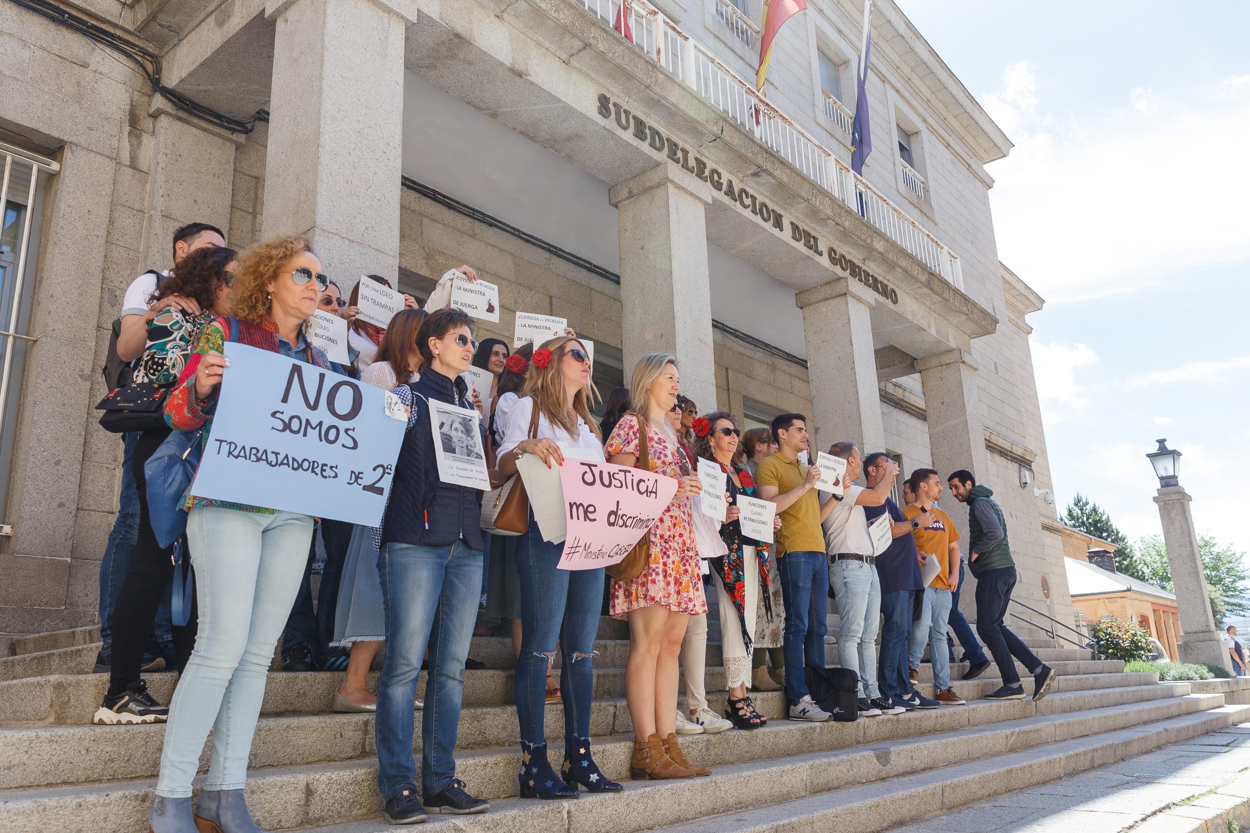Trabajadores en la subdelegación del Gobierno de Segovia la semana pasada. /  Nacho Valverde