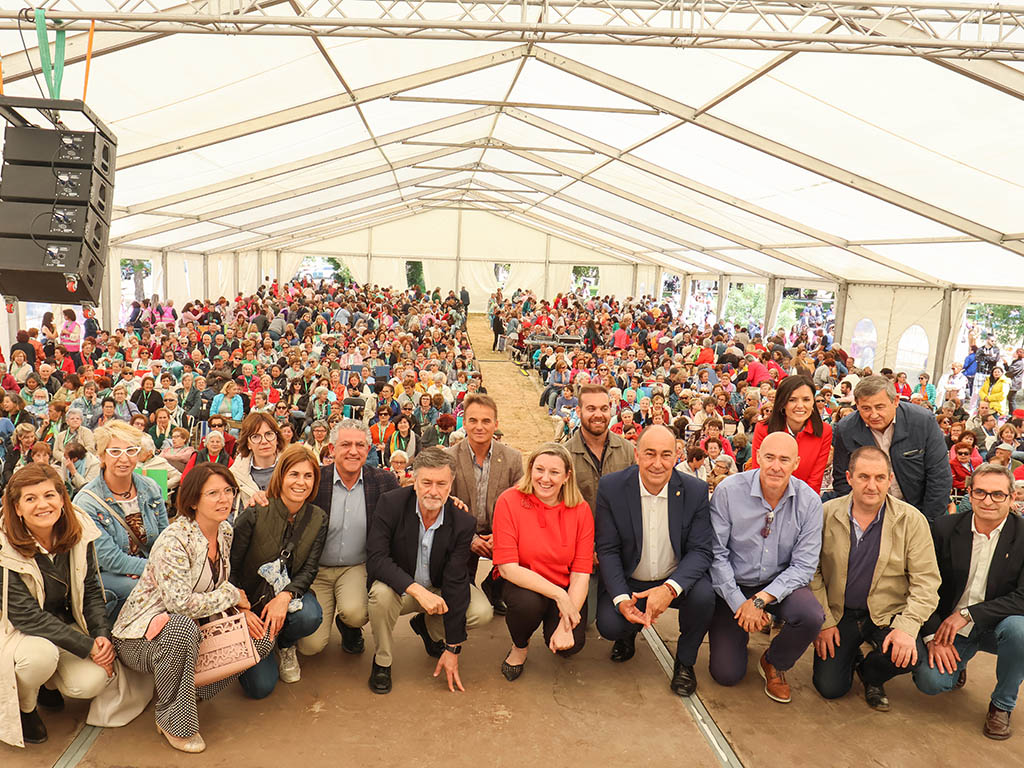 Encuentro de las Aulas de Manualidades en el CSS 'La Fuencisla'. / EL ADELANTADO