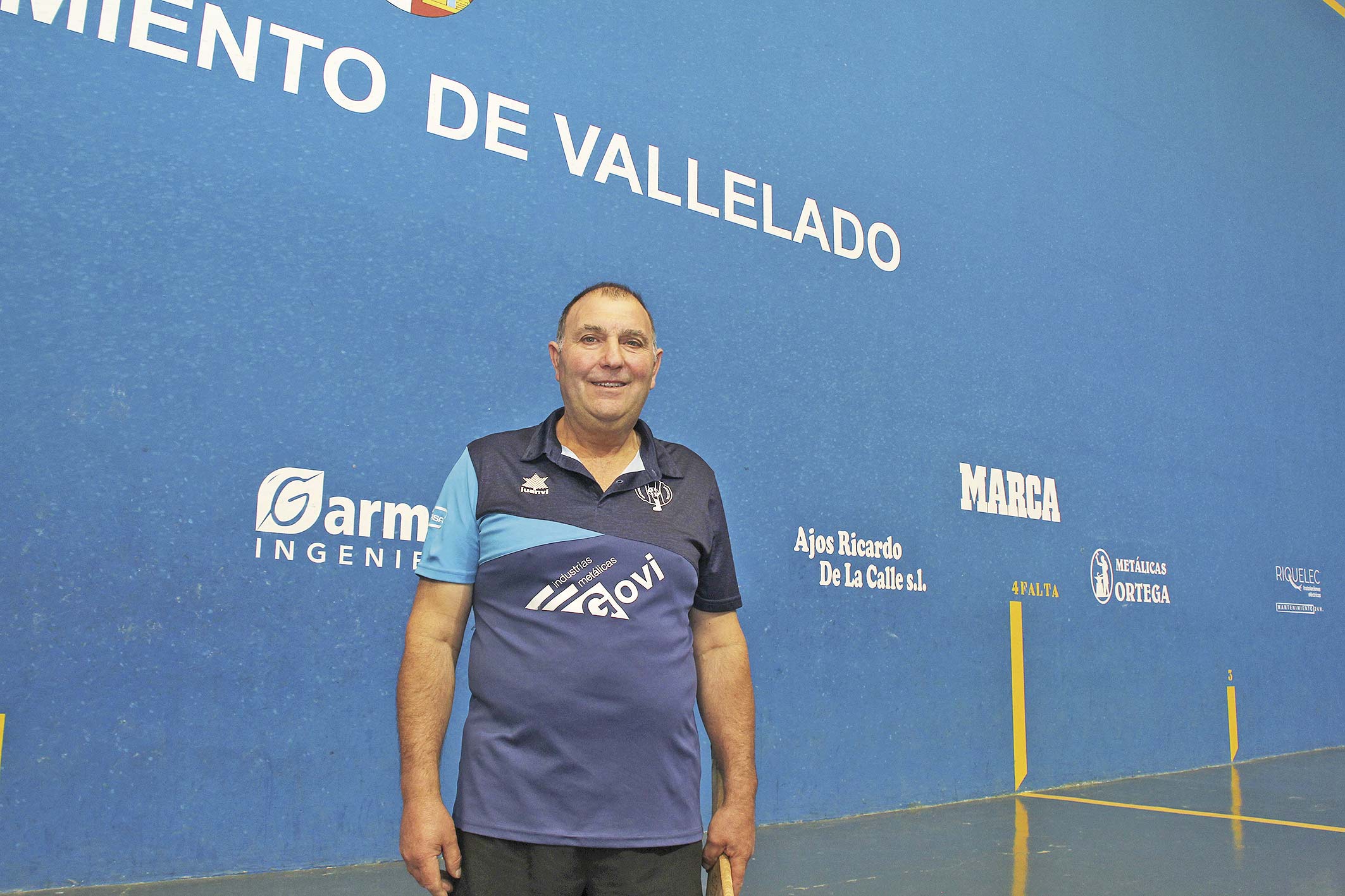 Miguel Lagunar en el frontón nuevo de su localidad, Vallelado. C. N.