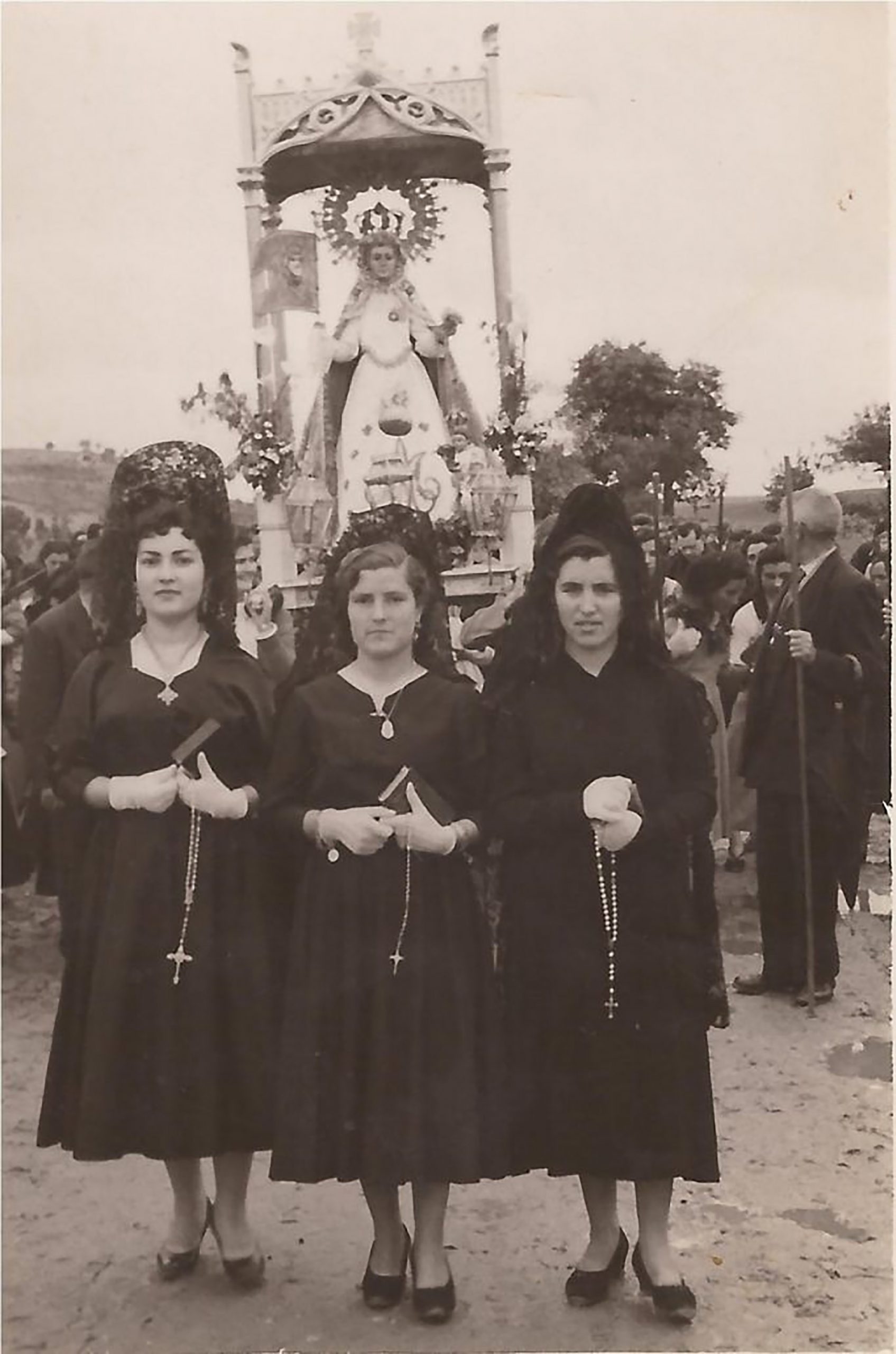 Doña Urraca creó la Cofradía de Nuestra Señora de San Antolín en 1073.