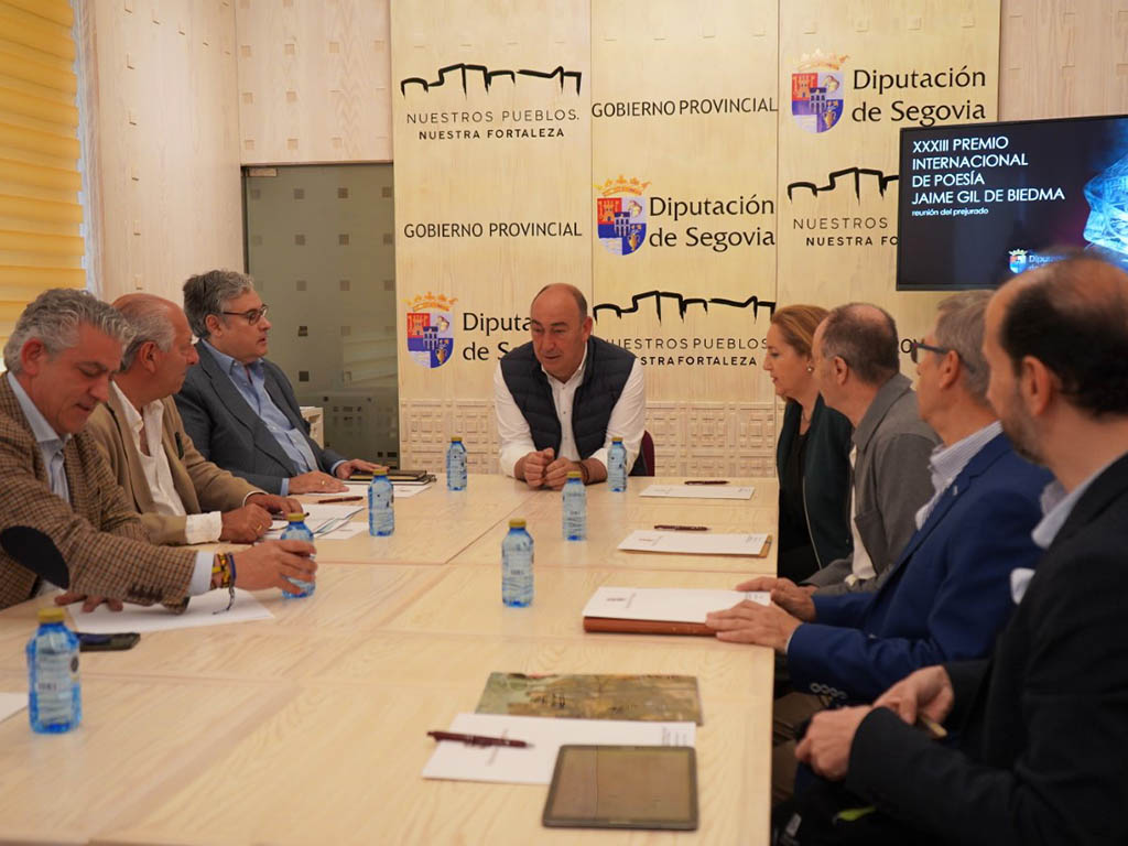 Deliberación del prejurado Premio ‘Gil de Biedma’. / EL ADELANTADO