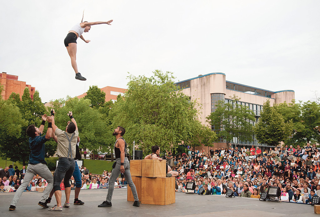 Espectáculo de circo en El Peñascal en junio de 2019. / Javier Segovia