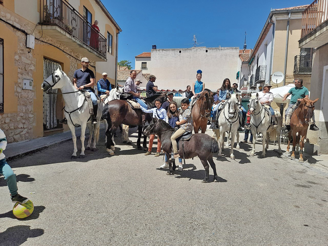 En el recorrido a caballo participaron jinetes de varios pueblos. / Lourdes Matarranz