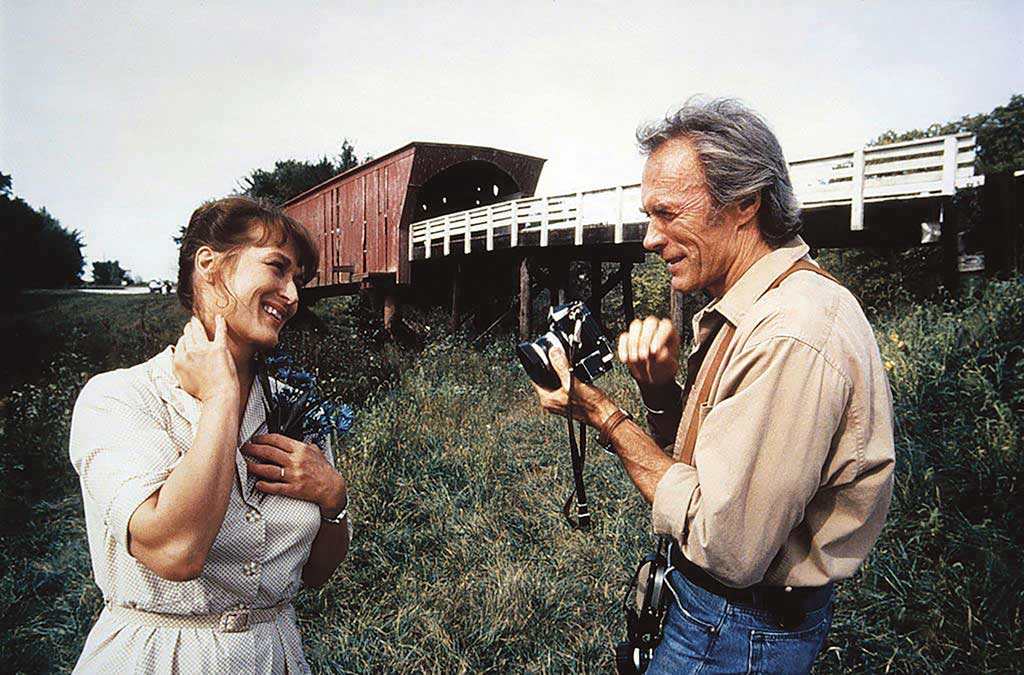 El buen cine de Clint Eastwood 1 Robert Kincaid (Clint Eastwood) y Francesca (Meryl Streep) en Los puentes de Madison.