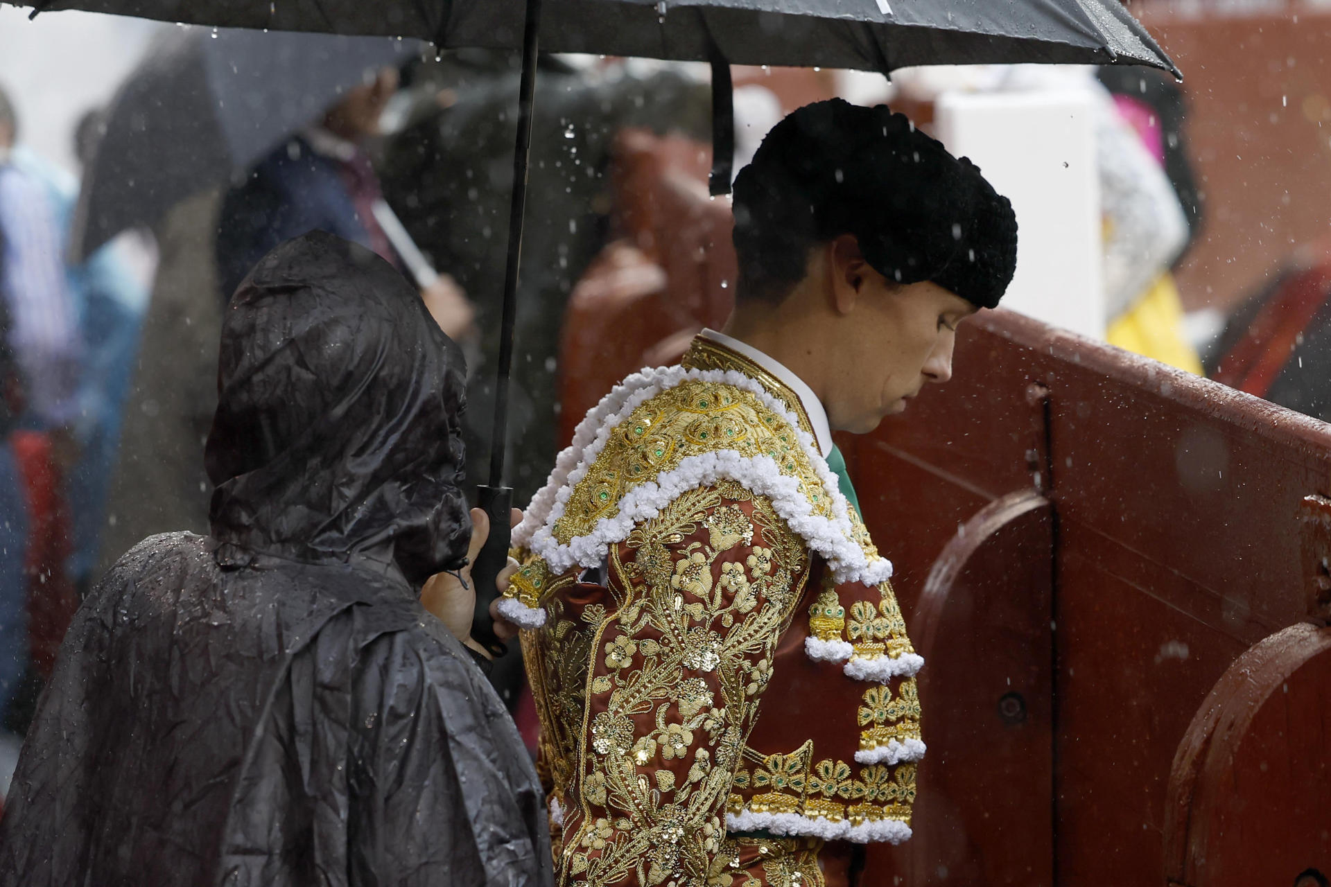 Chaparrón en Las Ventas. En la imagen, Ginés Marín. EFE/ Juanjo Martin