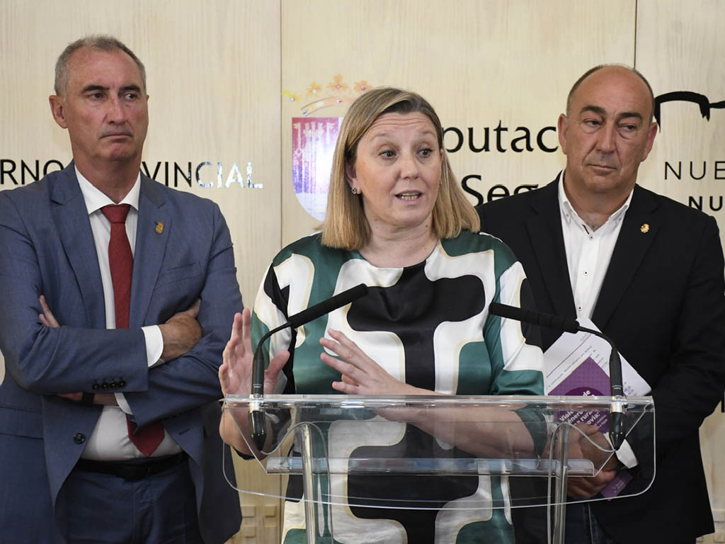 Isabel Blanco, junto a José Mazarías y Miguel Ángel de Vicente. / ICAL - NACHO VALVERDE