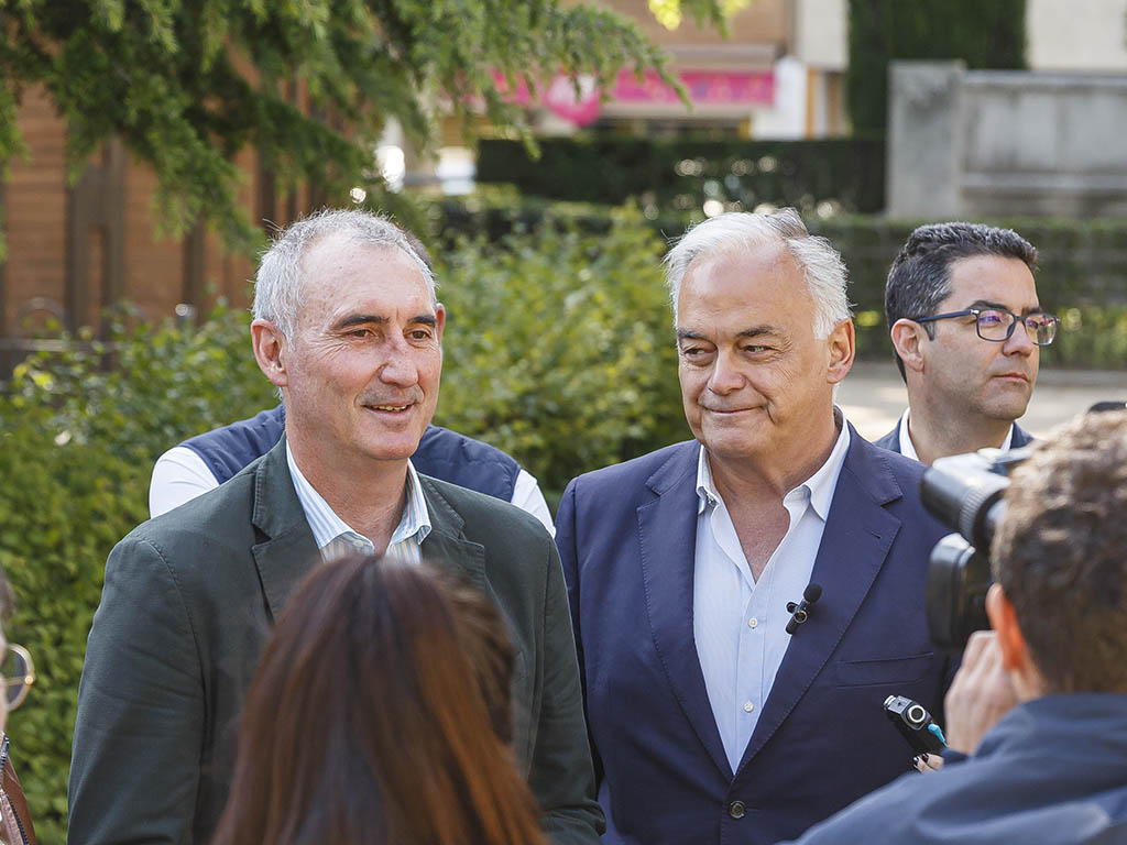 José Mazarías y vicesecretario de Institucional del Partido Popular y vicepresidente del Grupo del Partido Popular Europeo (PPE), Esteban González Pons. / NACHO VALVERDE - ICAL