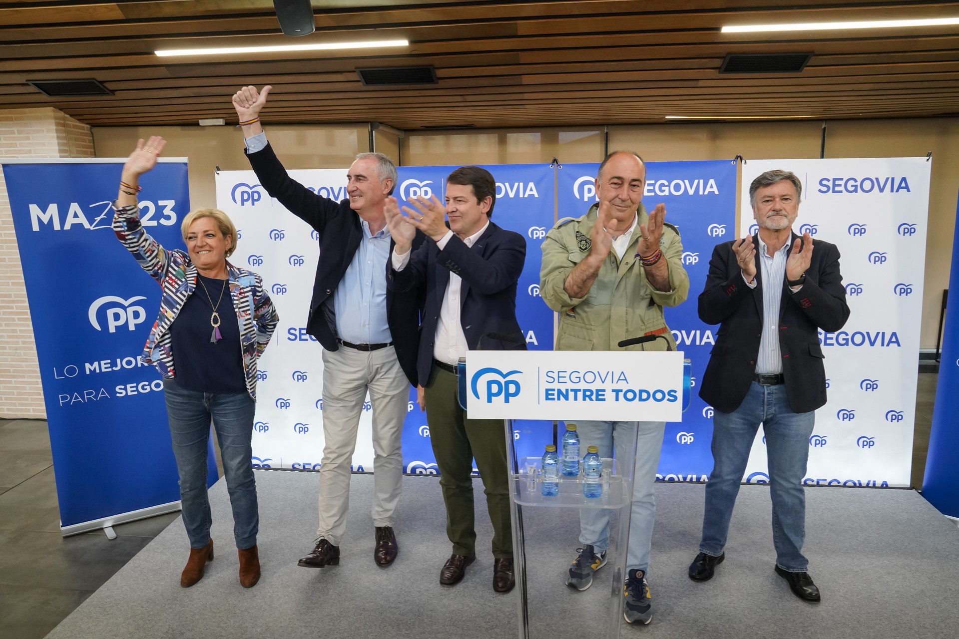 Paloma Sanz, José Mazarías, Alfonso Fernández Mañueco, Miguel Ángel de Vicente y Francisco Vázquez. / MIGUEL ÁNGEL FERNÁNDEZ