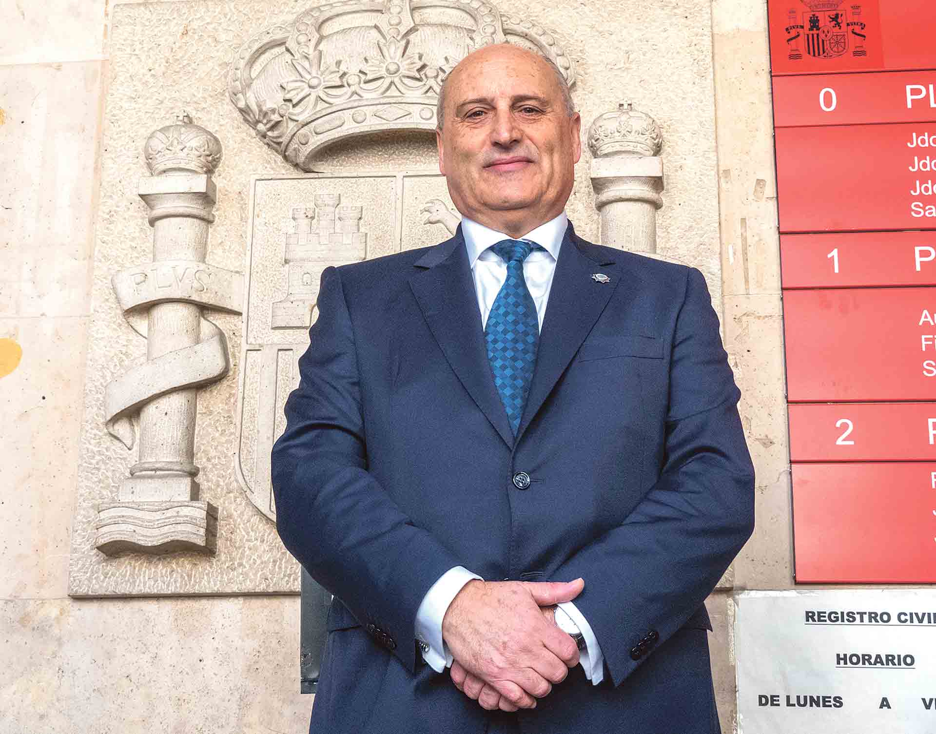 Emilio Fuentetaja, Decano del Colegio de Abogados de Segovia. / Kamarero