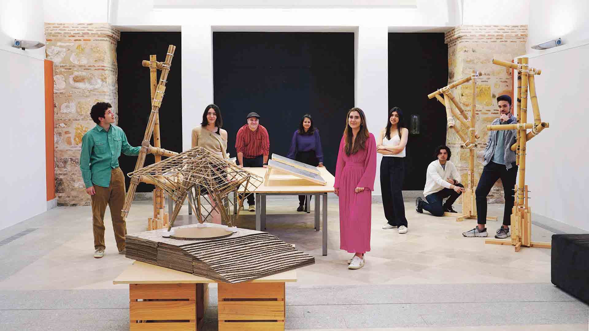 la exposición de dibujos, prototipos y maquetas del pabellón de bambú que se construirá en Segovia. / Roberto Arribas y Elena Cardiel