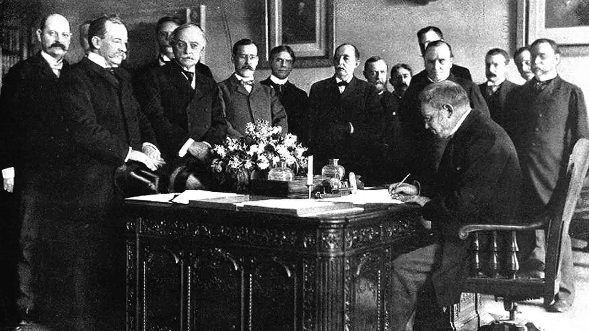 La participación de Nava de la Asunción en la Suscripción Nacional de 1898 3 Firma del Tratado de París en la que España perdió Cuba, Filipinas, Puerto Rico y Guam.