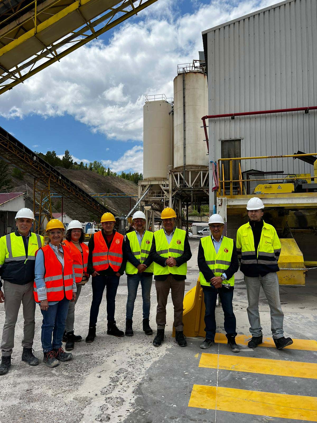 Visita institucional al centro de Industrias de Cuarzo en Carrascal del Río.