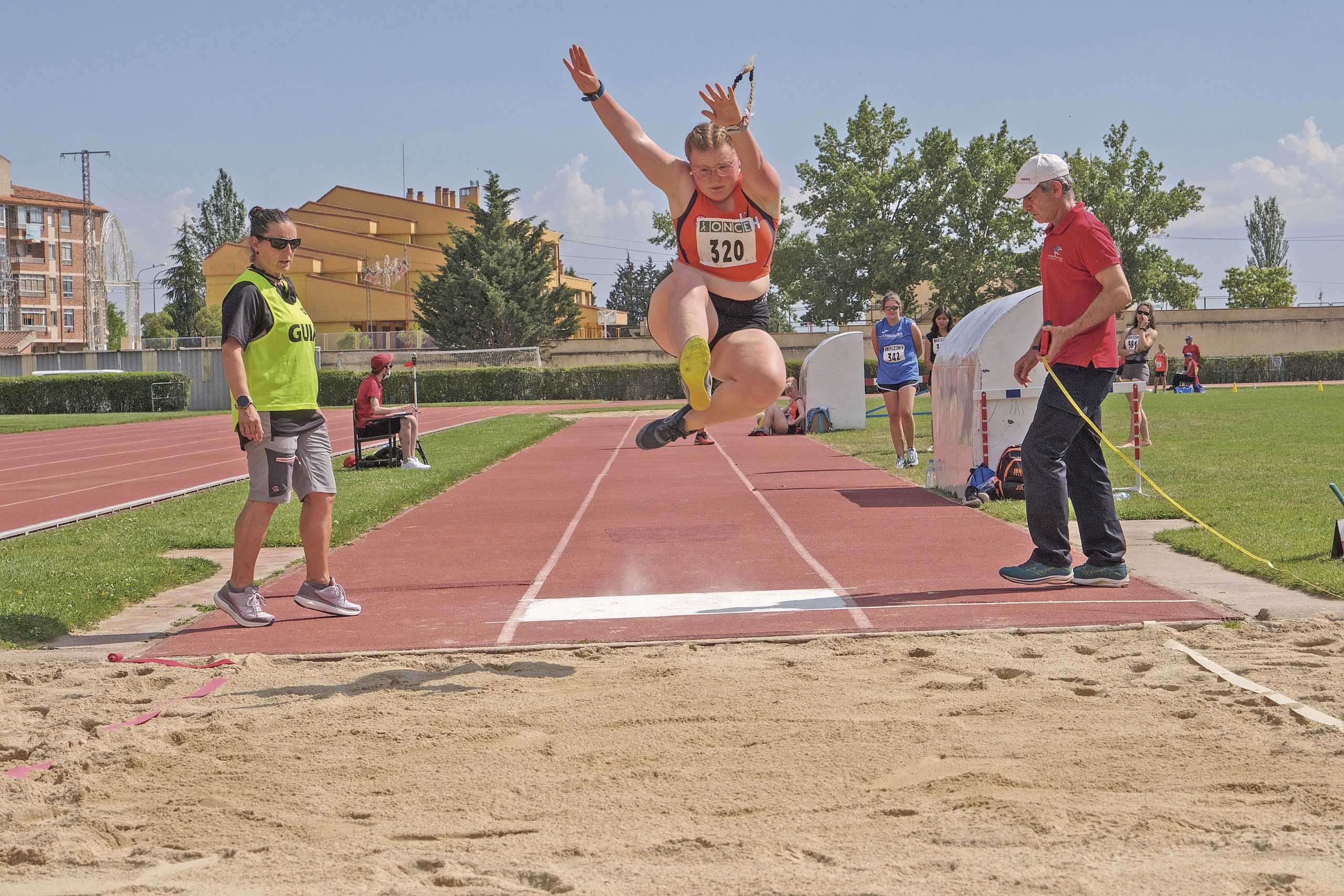 Una atleta realizando su salto en la prueba de longitud del pasado campeonato de España./ KAMARERO