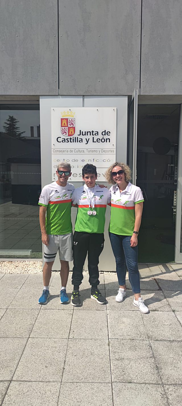 Mario Martín, en el centro./ LACERTA