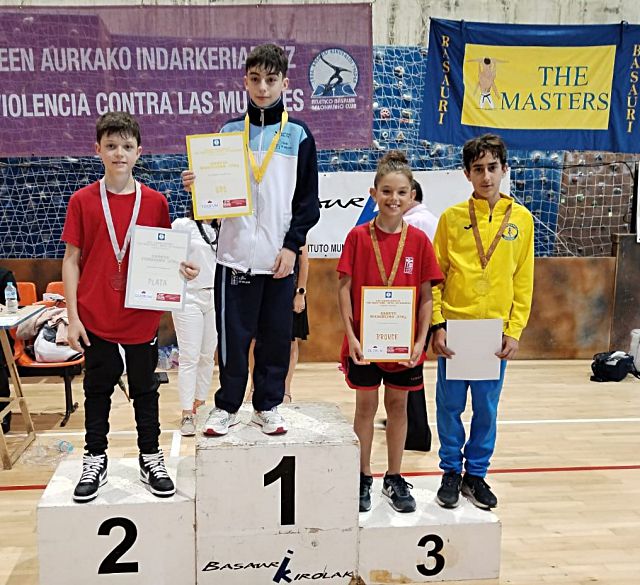 Podio de la categoría cadete, menos de 37 kilos, con Sergio Tapias a la izquierda de la imagen./ MIRAFLORES