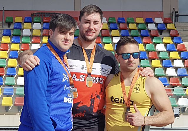 Jaime Manrique, en el centro./ CAS