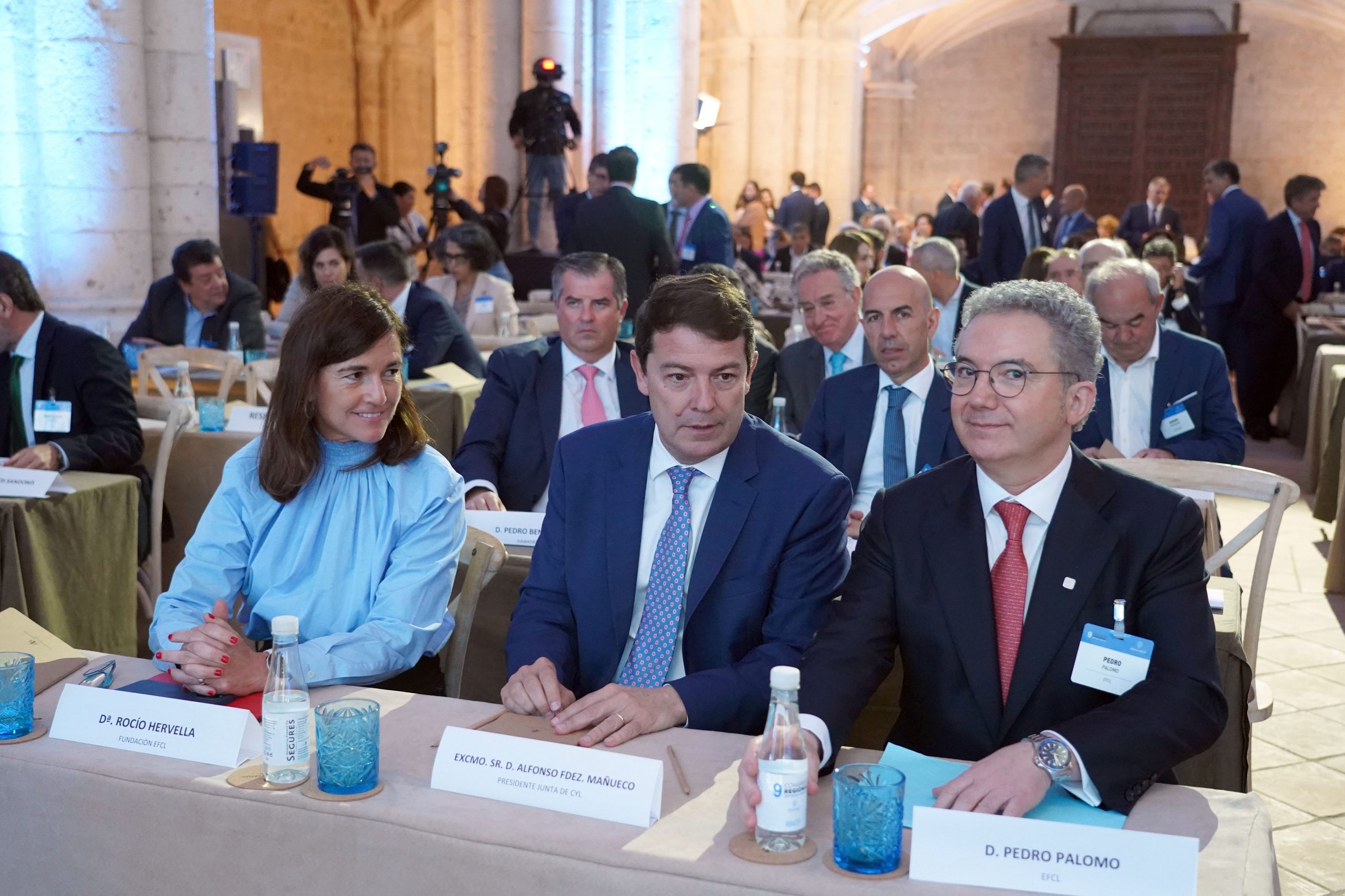El presidente de la Junta de Castilla y León, Alfonso Fernández Mañueco, participa en el 9º Congreso de Empresa Familiar de Castilla y León junto s su presidente, Pedro Palomo