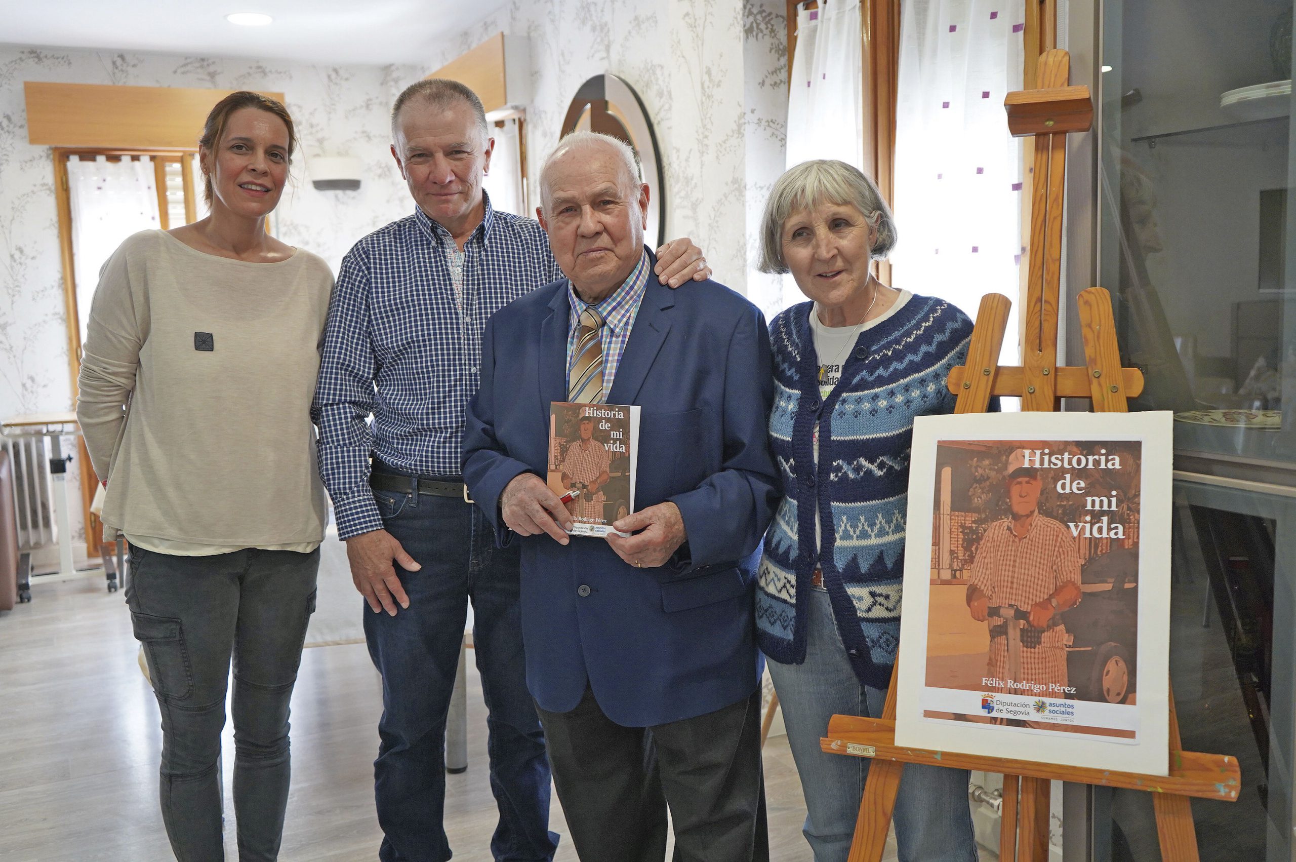 Félix junto a su hijo en la presentación del libro de su vida.
