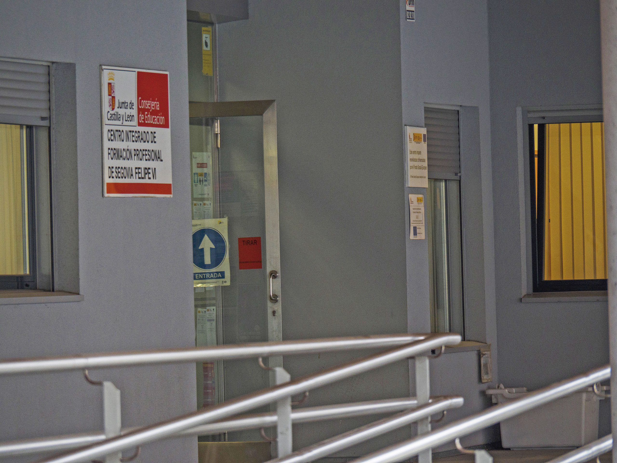 Puerta de entrada del Centro de Formación Profesional Felipe VI. / KAMARERO