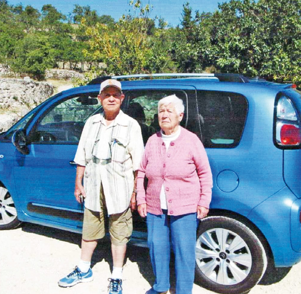 Félix Rodrigo: recorrer el mundo y elegir “la Nava”, una vida de libro 5 Llegada de Félix y Claudia a Nava de la Asunción.