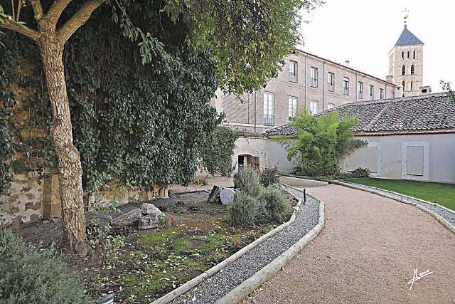 Más allá de la sencillez, la torre de San Esteban. Mario.