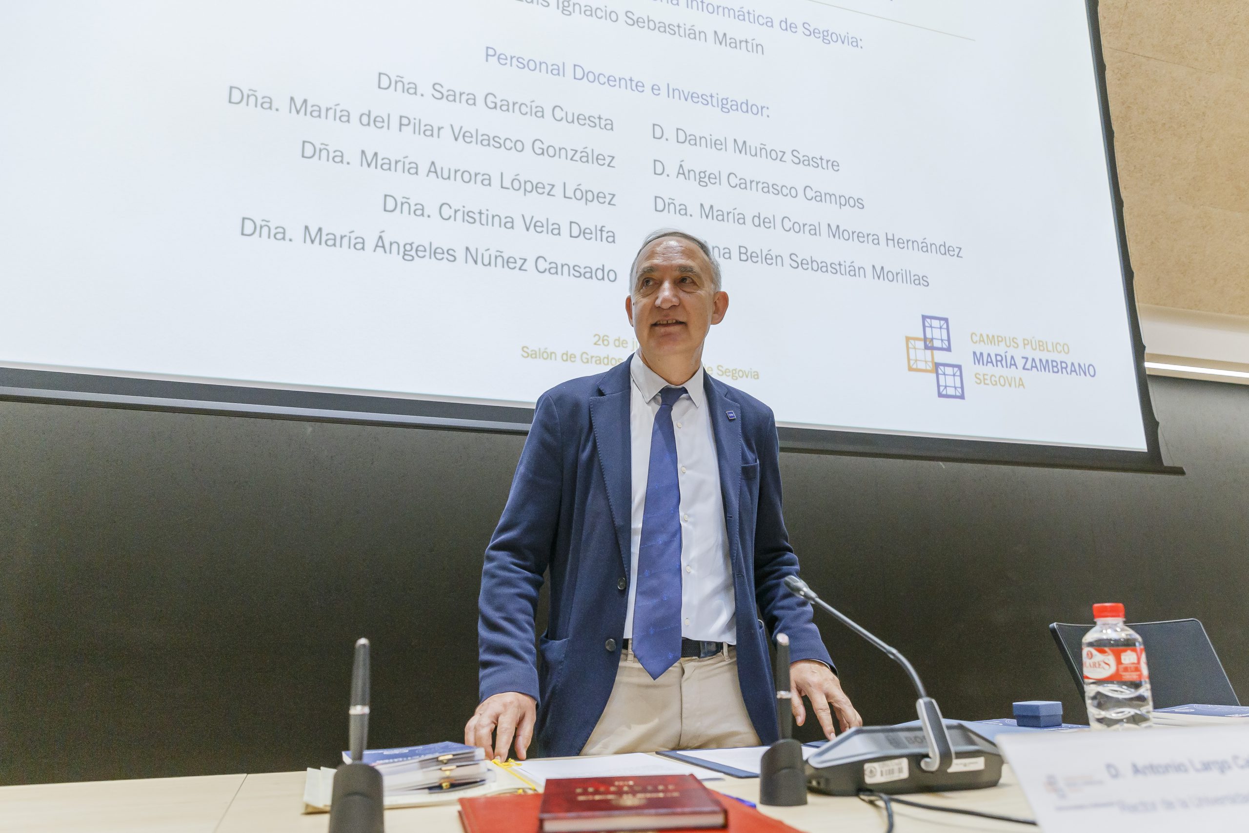 El rector de la UVa, Antonio Largo, preside la toma de posesión de Luis Ignacio Sebastián como director de la Escuela de Ingeniería Informática del campus María Zambrano. / NACHO VALVERDE - ICAL