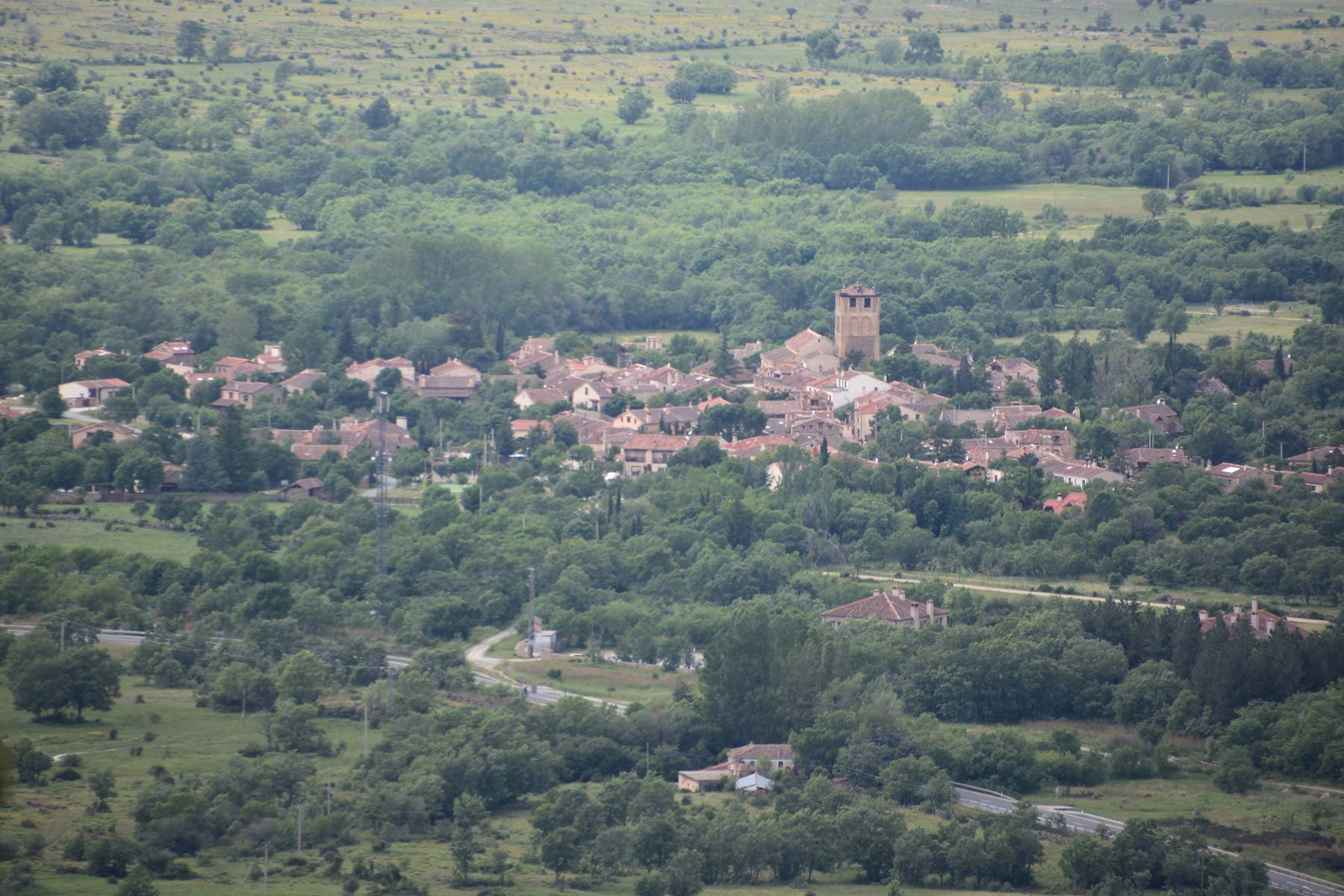 La guía pone en valor la riqueza natural, paisajística y medioambiental del municipio.