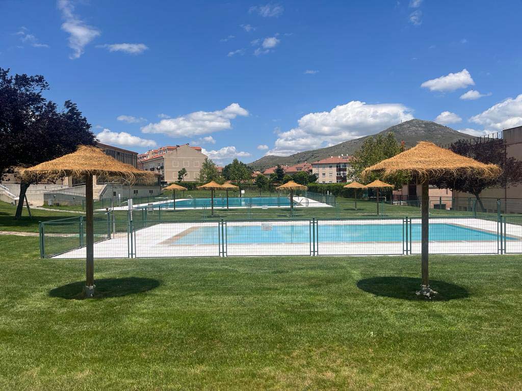 Piscina municipal al aire libre en el Real Sitio de San Ildefonso.