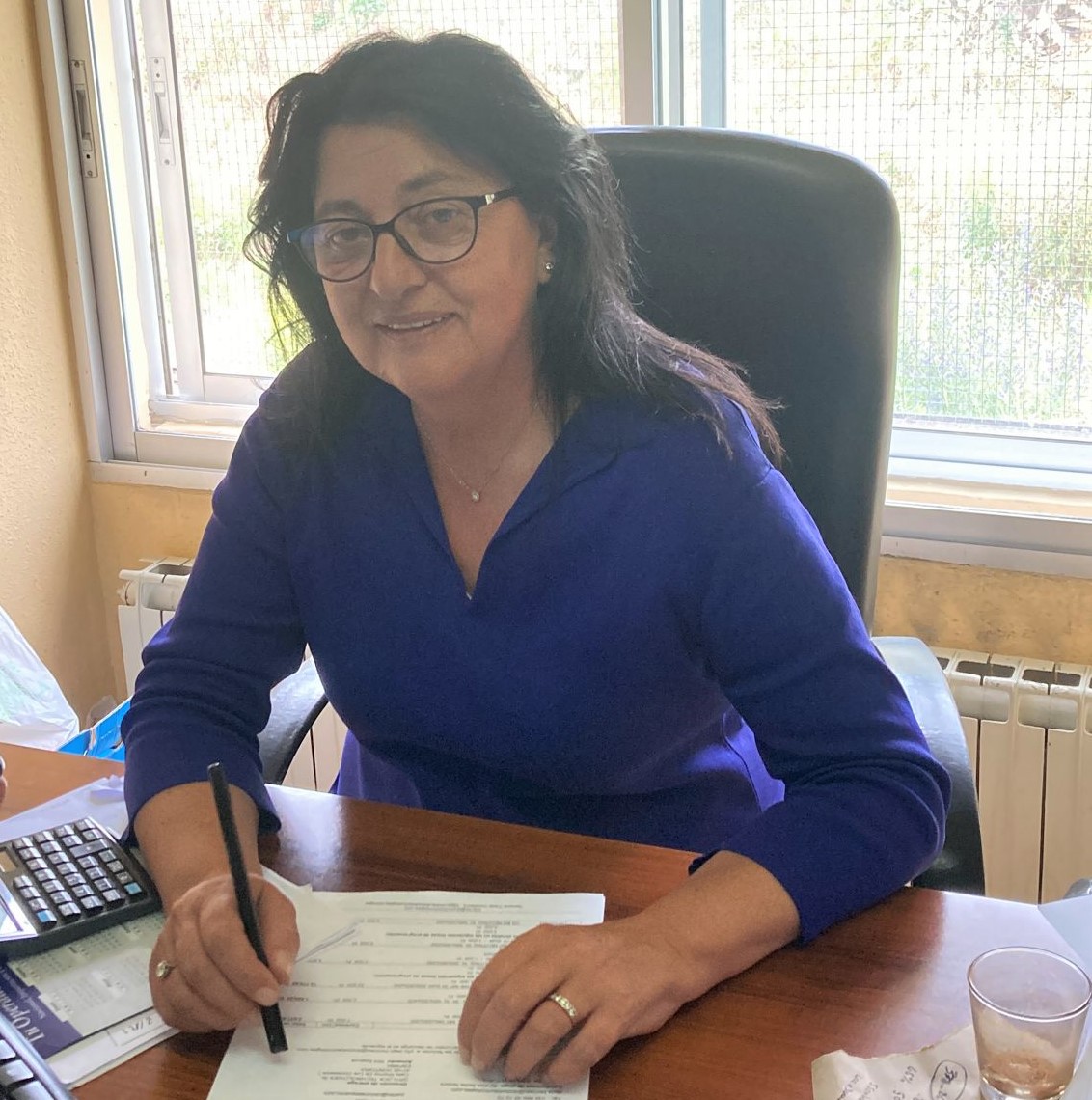 Aurea Juárez en su despacho de la fábrica de Juárez Cartón esta semana. / E. A.